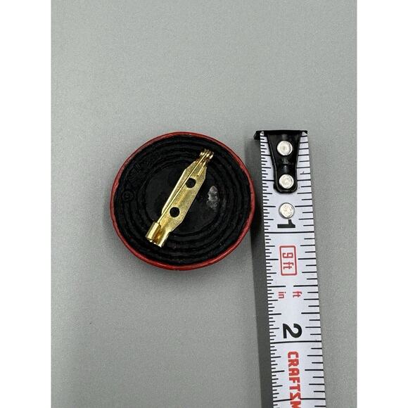 Vintage 1998 Red Lady Hat Elegant W/ Red Bow Lapel Pin Brooch Retro - Picture 4 of 4